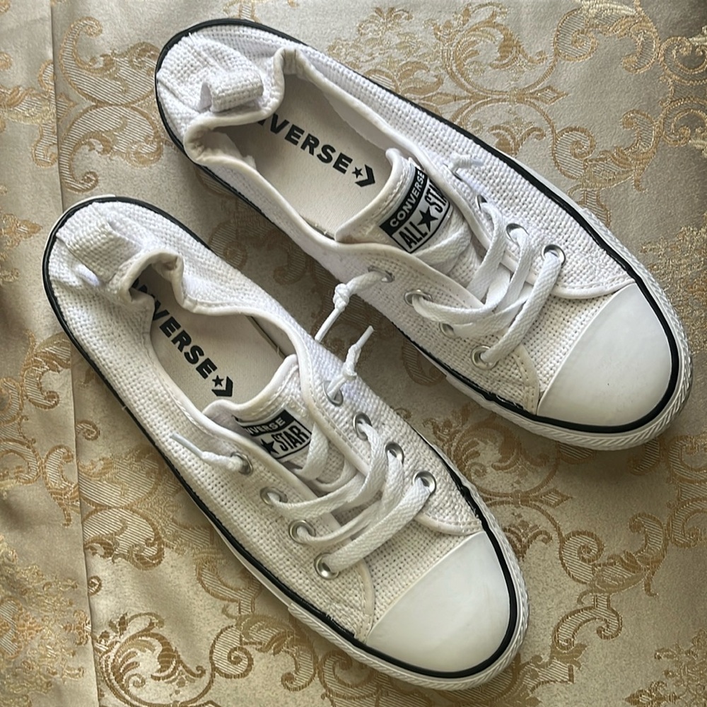 Like new! Converse sneakers